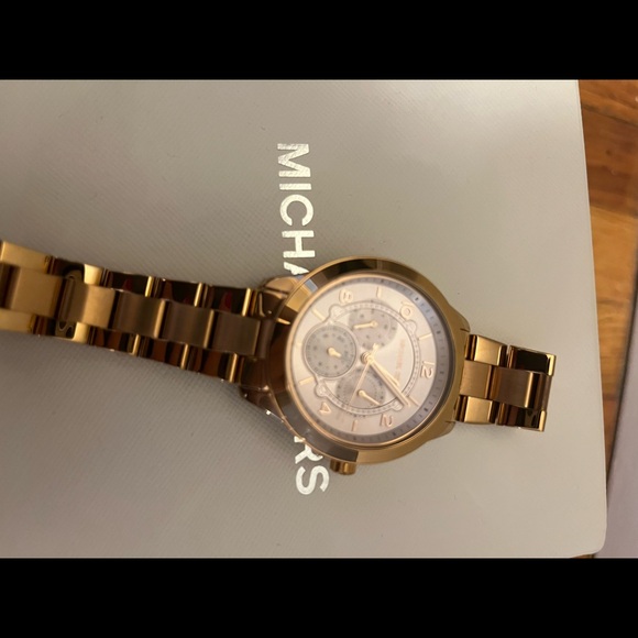 Michael Kors Multifunction Watch Set - Picture 5 of 6